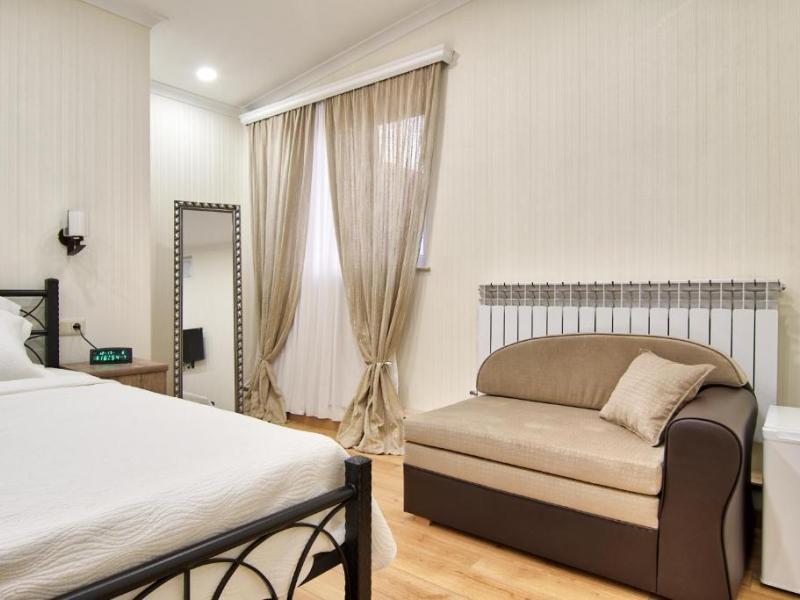 Q&B Hotel