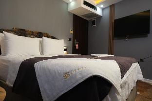 Viv City Hotel