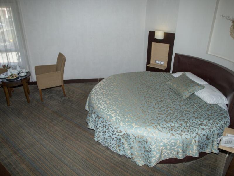 Mom Hotel
