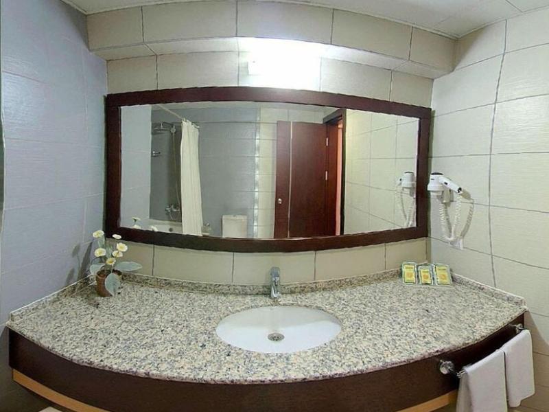 Mom Hotel
