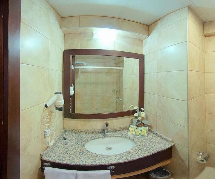 Mom Hotel