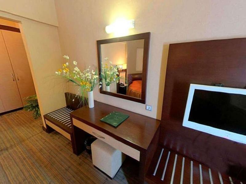 Mom Hotel