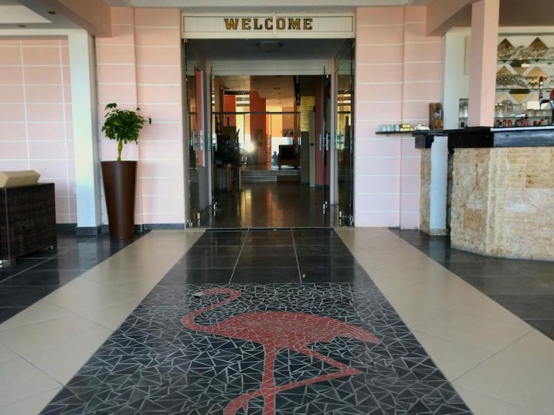 Flamingo Beach Hotel 