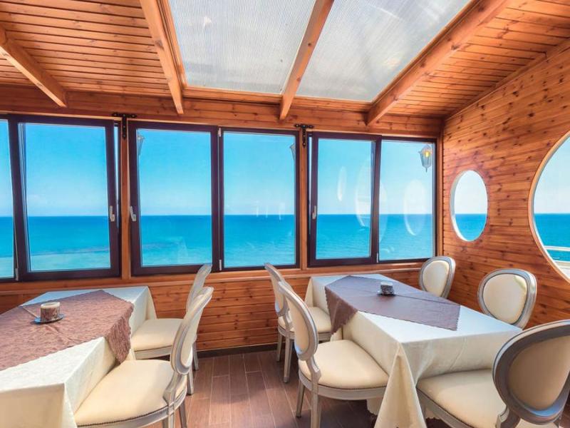 Flamingo Beach Hotel 