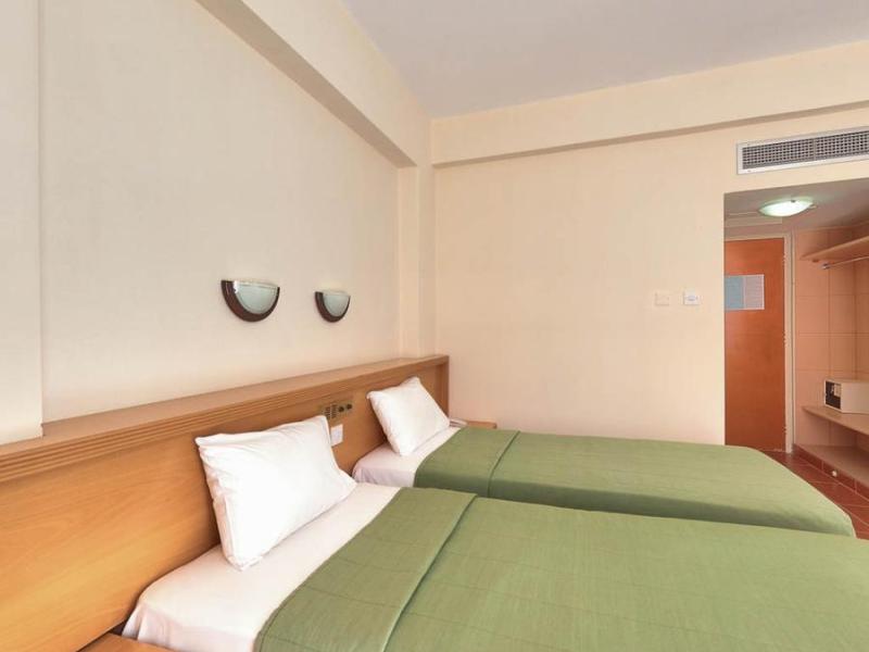 Flamingo Beach Hotel 