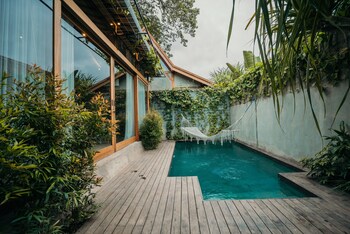 Отель ZIN Canggu Resort & Villas Индонезия, Кута, фото 36
