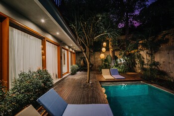 Отель ZIN Canggu Resort & Villas Индонезия, Кута, фото 40