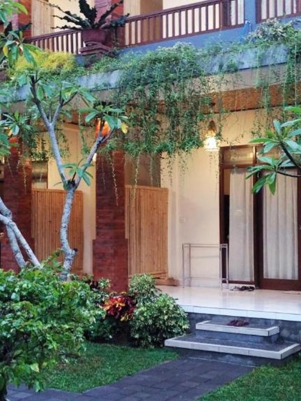 Nyoman Sandi Guest House