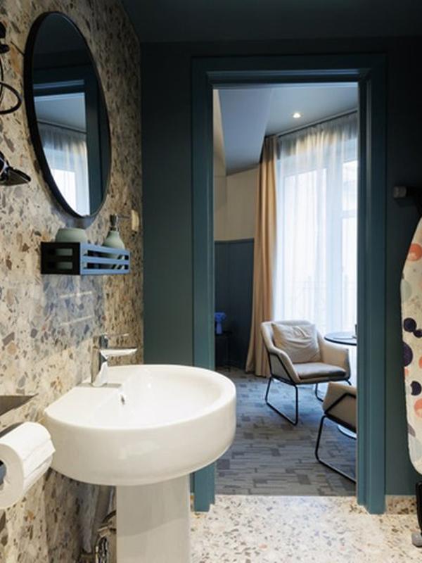 Simple Hotel В9