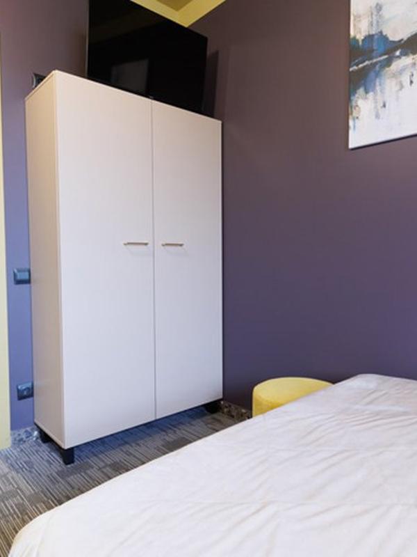 Simple Hotel В9