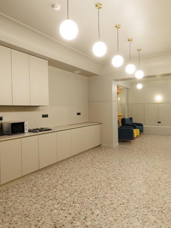 Simple Hotel В9