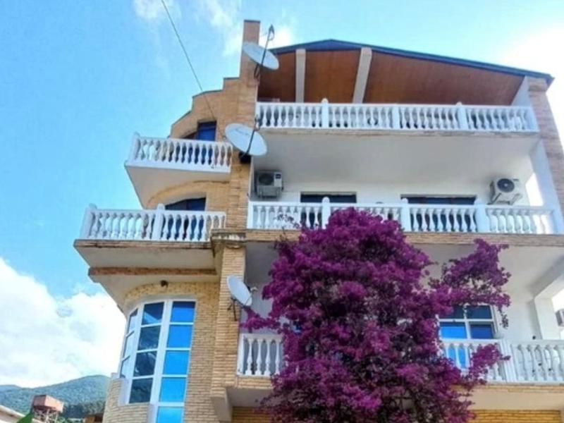Золотая вилла Бугенвиллия