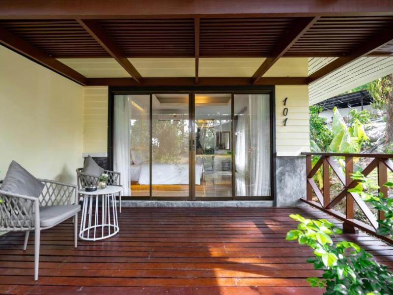 Anona Sunset Boutique