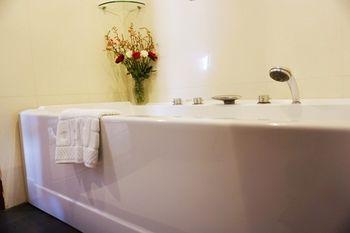 Kin Hotel Thai Van Lung