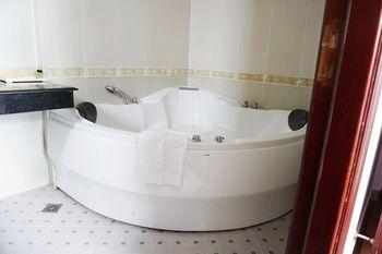 Kin Hotel Thai Van Lung