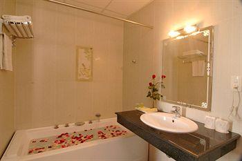 Kin Hotel Thai Van Lung
