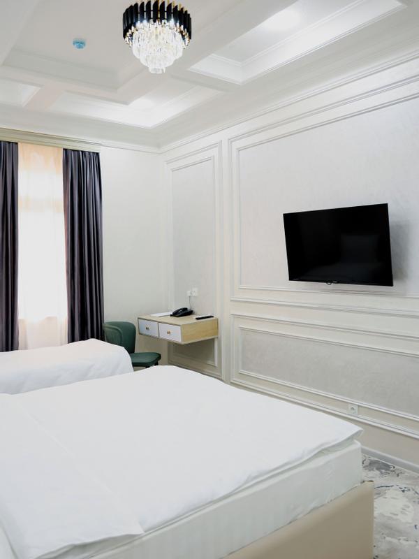 Ko'k Saroy Plaza Hotel