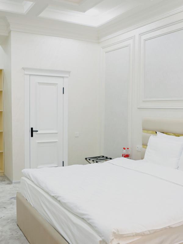 Ko'k Saroy Plaza Hotel