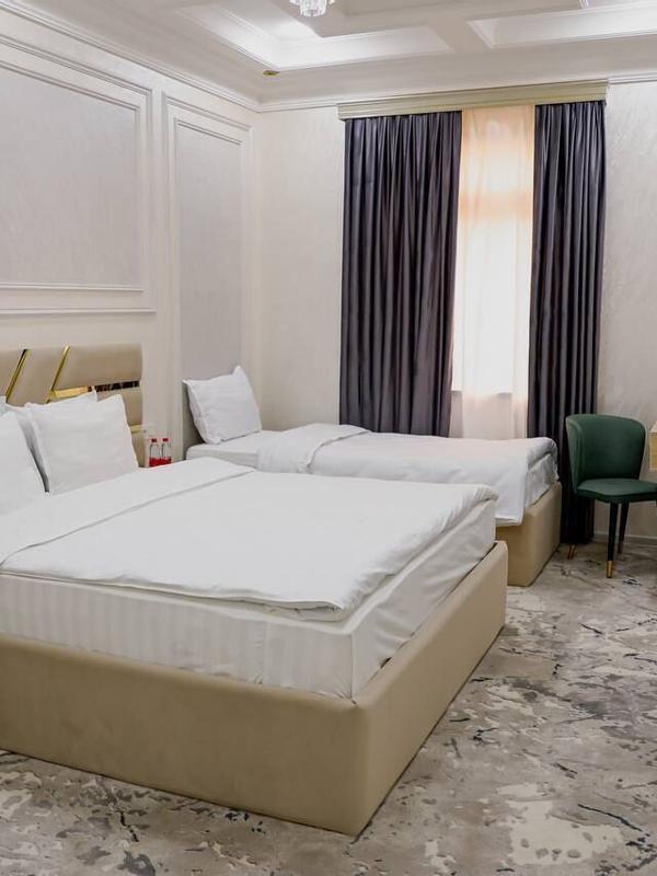 Ko'k Saroy Plaza Hotel