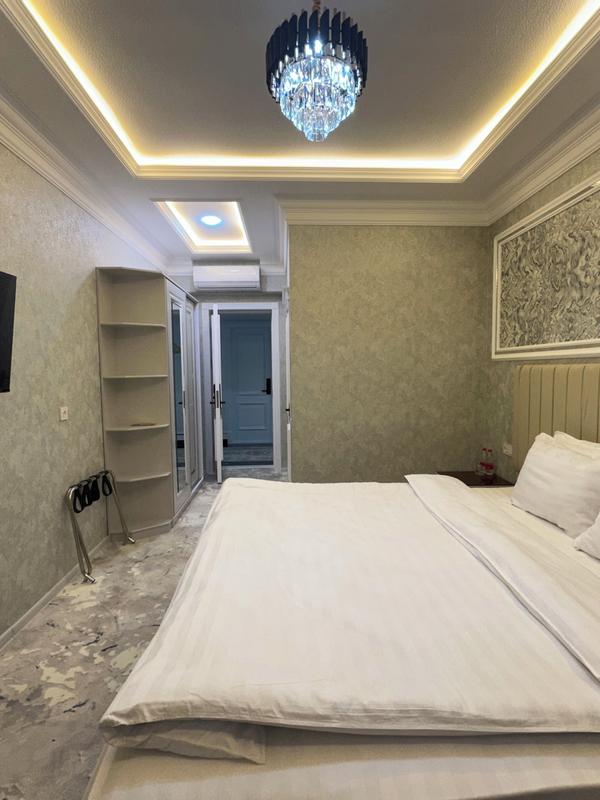 Ko'k Saroy Plaza Hotel