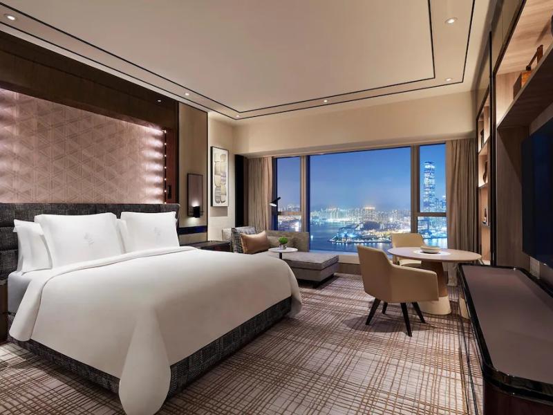 Four Seasons Hong Kong Hotel