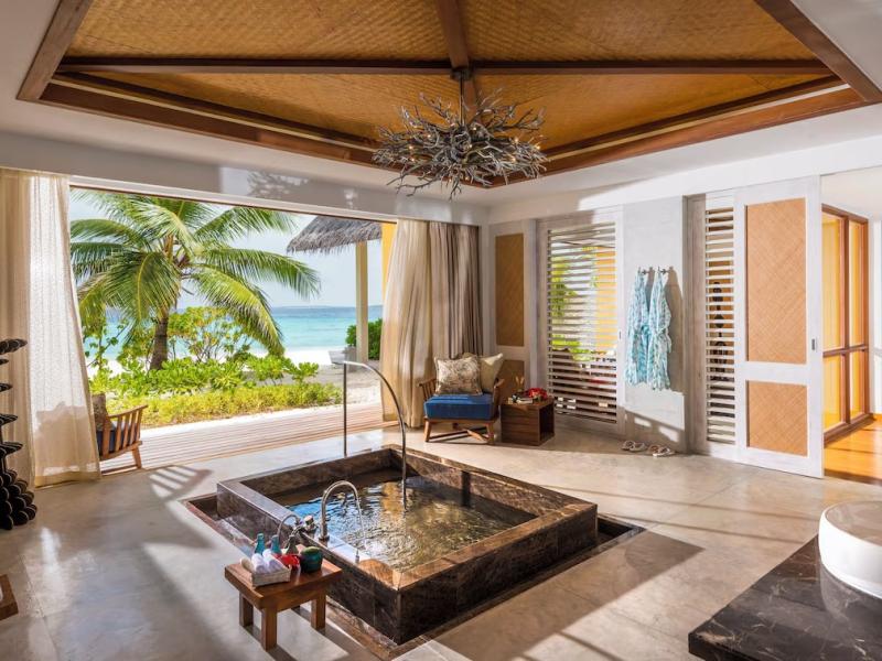 Four Seasons Resort Maldives at Landaa Giraavaru