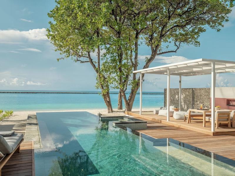 Four Seasons Resort Maldives at Landaa Giraavaru