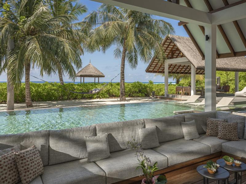 Four Seasons Resort Maldives at Landaa Giraavaru