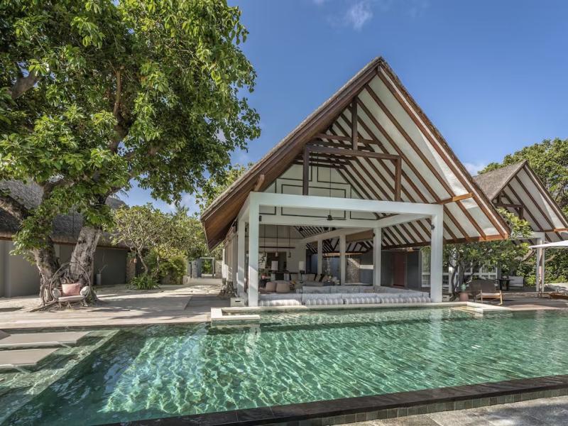 Four Seasons Resort Maldives at Landaa Giraavaru