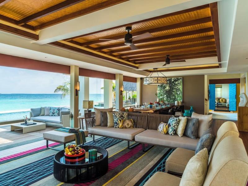 Four Seasons Resort Maldives at Landaa Giraavaru