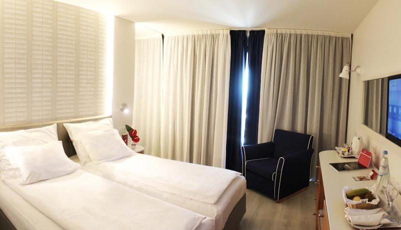 Four Views Monumental