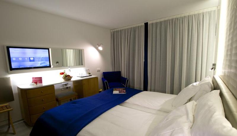 Four Views Monumental