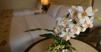 Alona Palm Beach Resort and Restaurant