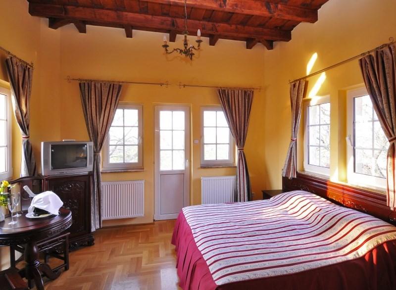 Fried Castle Hotel and Restaurant