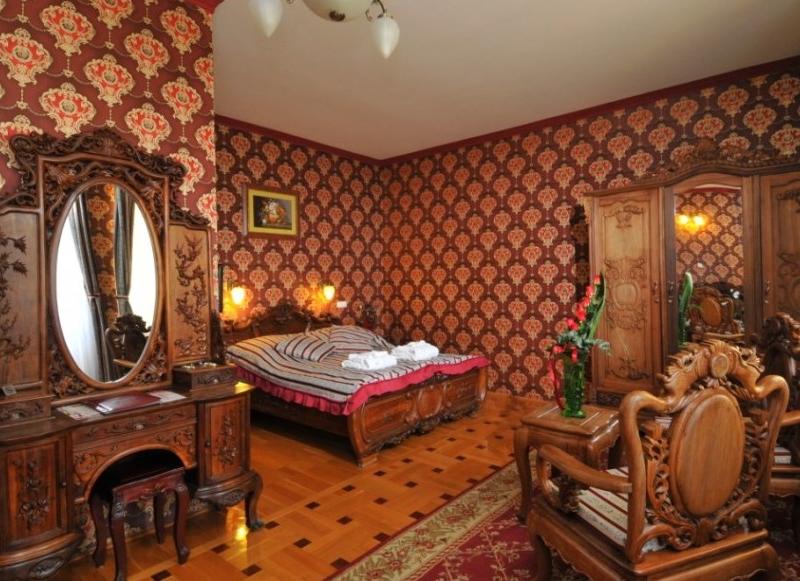 Fried Castle Hotel and Restaurant