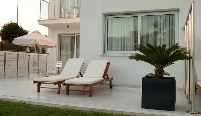 Frixos Suites Hotel Apartments