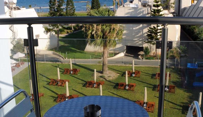 Frixos Suites Hotel Apartments