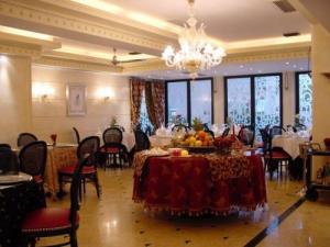 G.R. Louis Athens Hotel