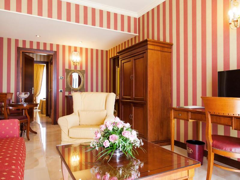 Diamond Hotel & Resort Naxos