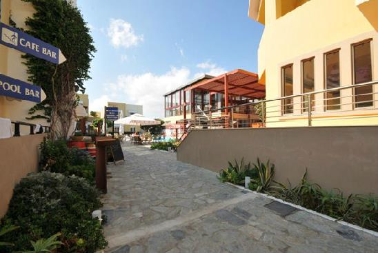 Golden Bay Hotel – Bungalows