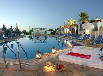 Golden Bay Studios & Apartments