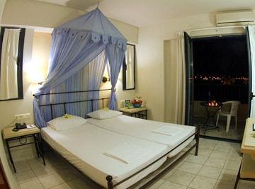 Golden Bay Studios & Apartments