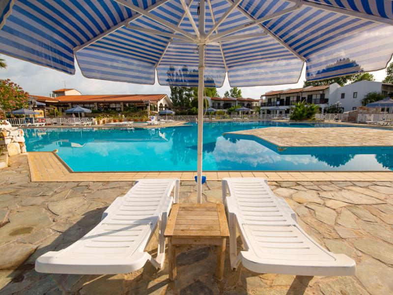 Golden Coast Hotel & Bungalows