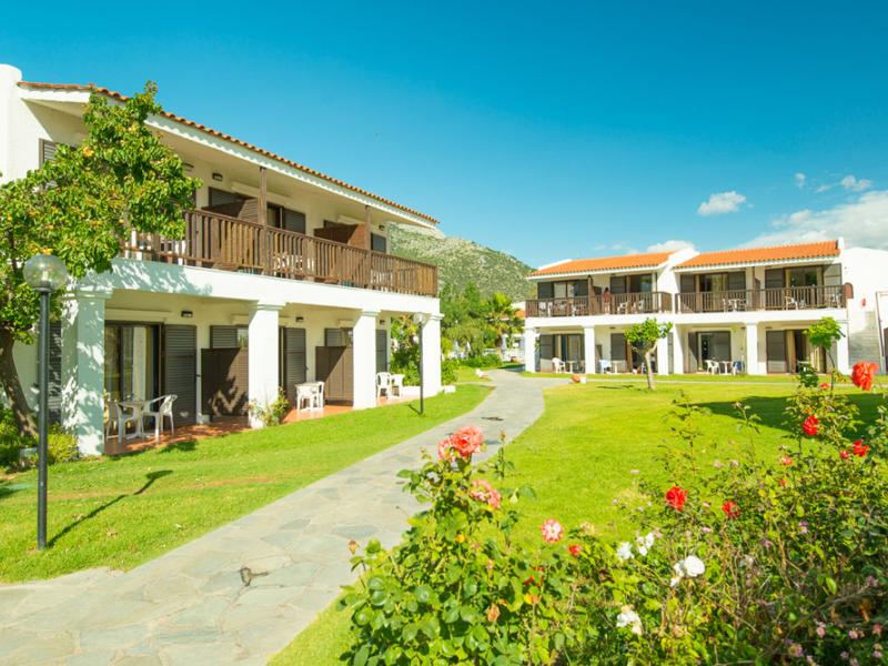 Golden Coast Hotel & Bungalows