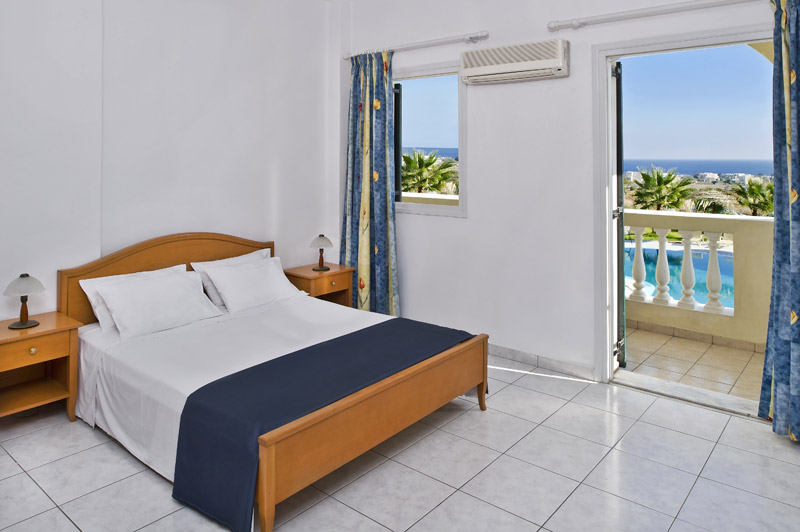 Golden Sun Studios & Apartments