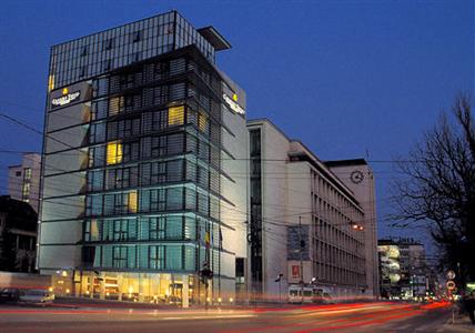 Golden Tulip Victoria