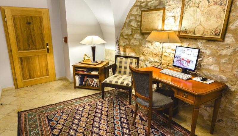 Hotel The Golden Wheel