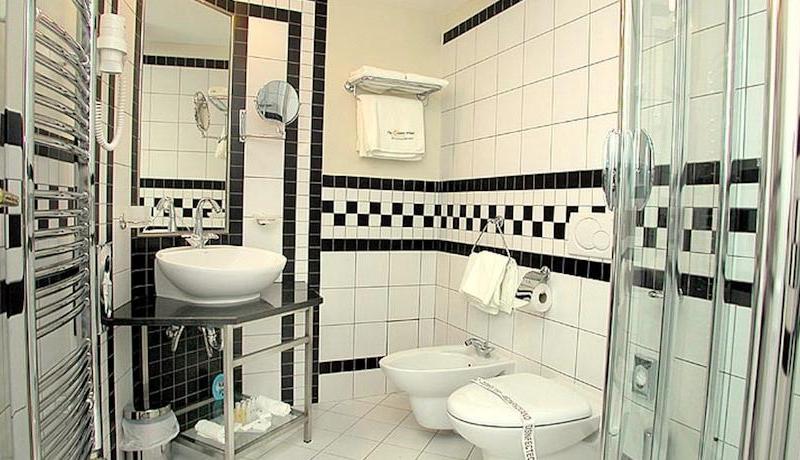 Hotel The Golden Wheel