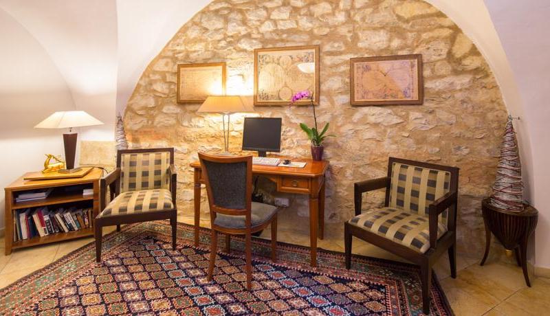 Hotel The Golden Wheel