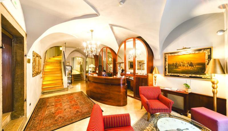 Hotel The Golden Wheel